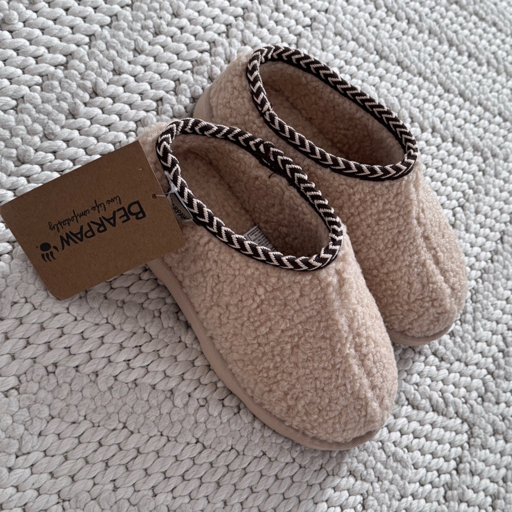 NWT Youth 3 BearPaw Tan Fleece Sherpa Boots Slippers